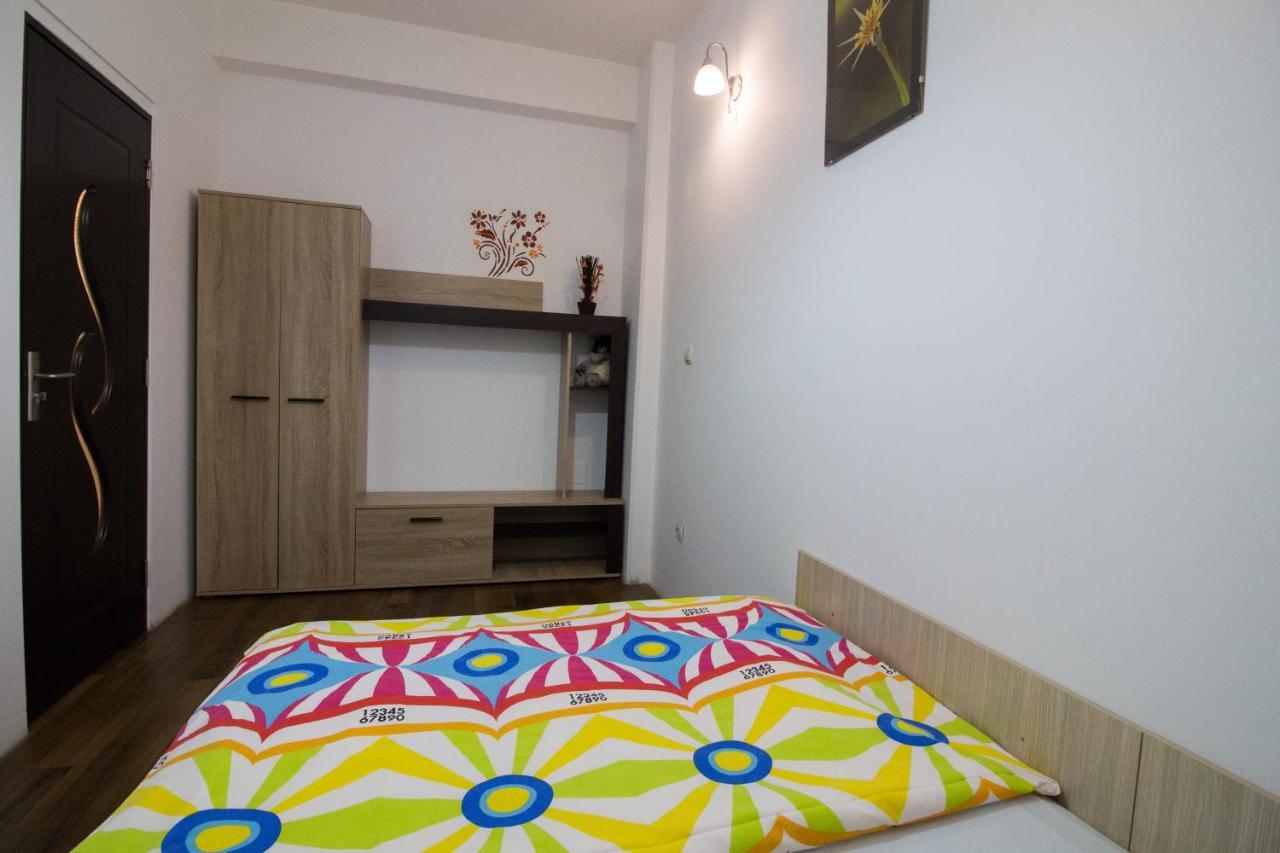 Intim Studio Flat Arad Exterior foto